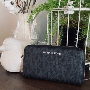 Michael Kors zipper wallet